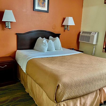 Travelodge By Wyndham La Porte/Michigan City Area Exterior foto