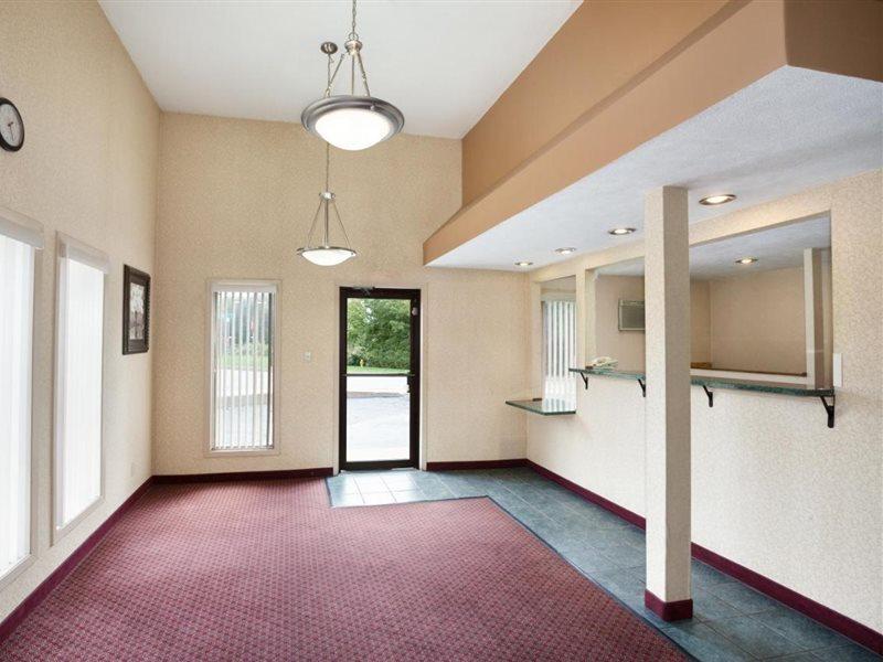 Travelodge By Wyndham La Porte/Michigan City Area Exterior foto