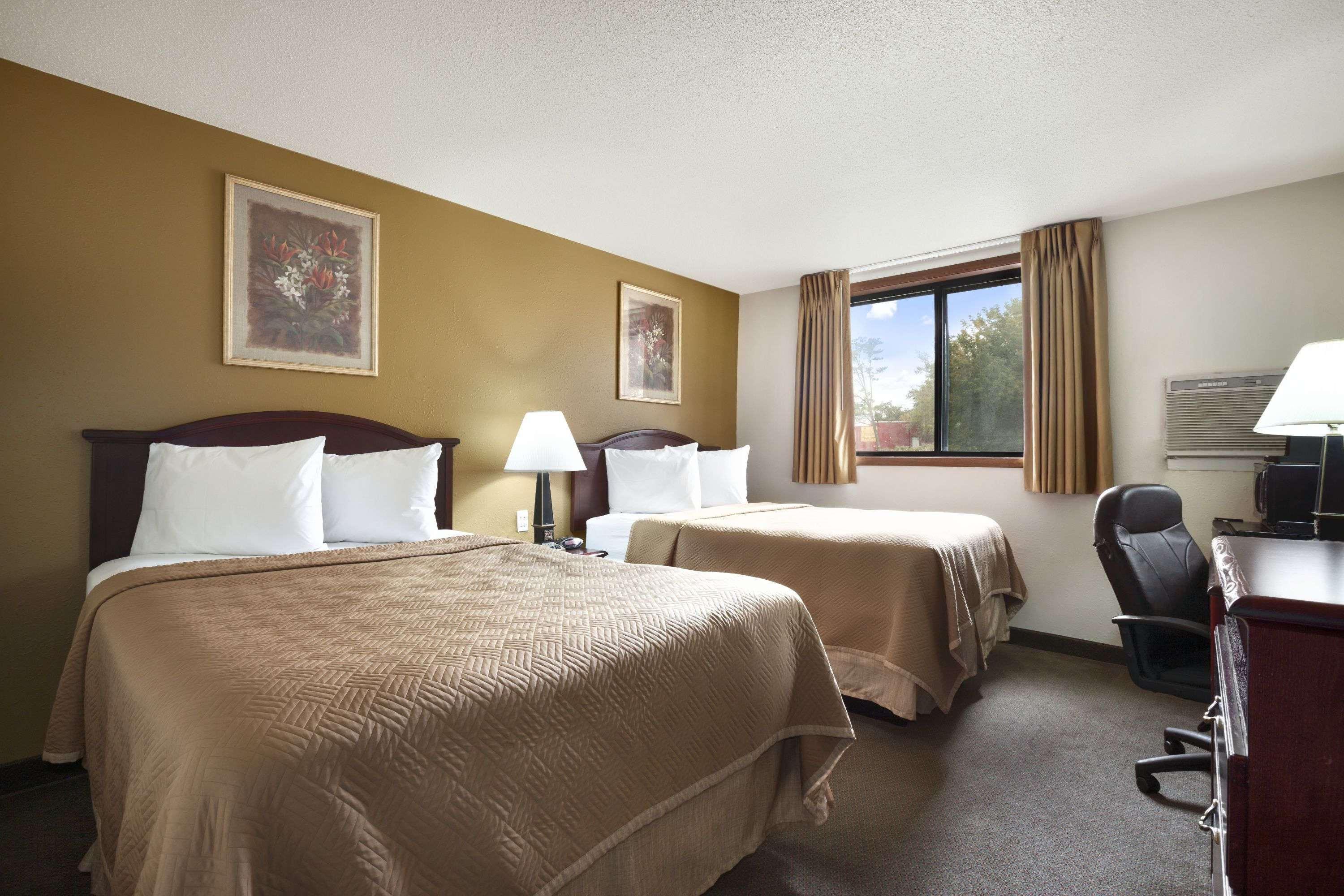 Travelodge By Wyndham La Porte/Michigan City Area Exterior foto